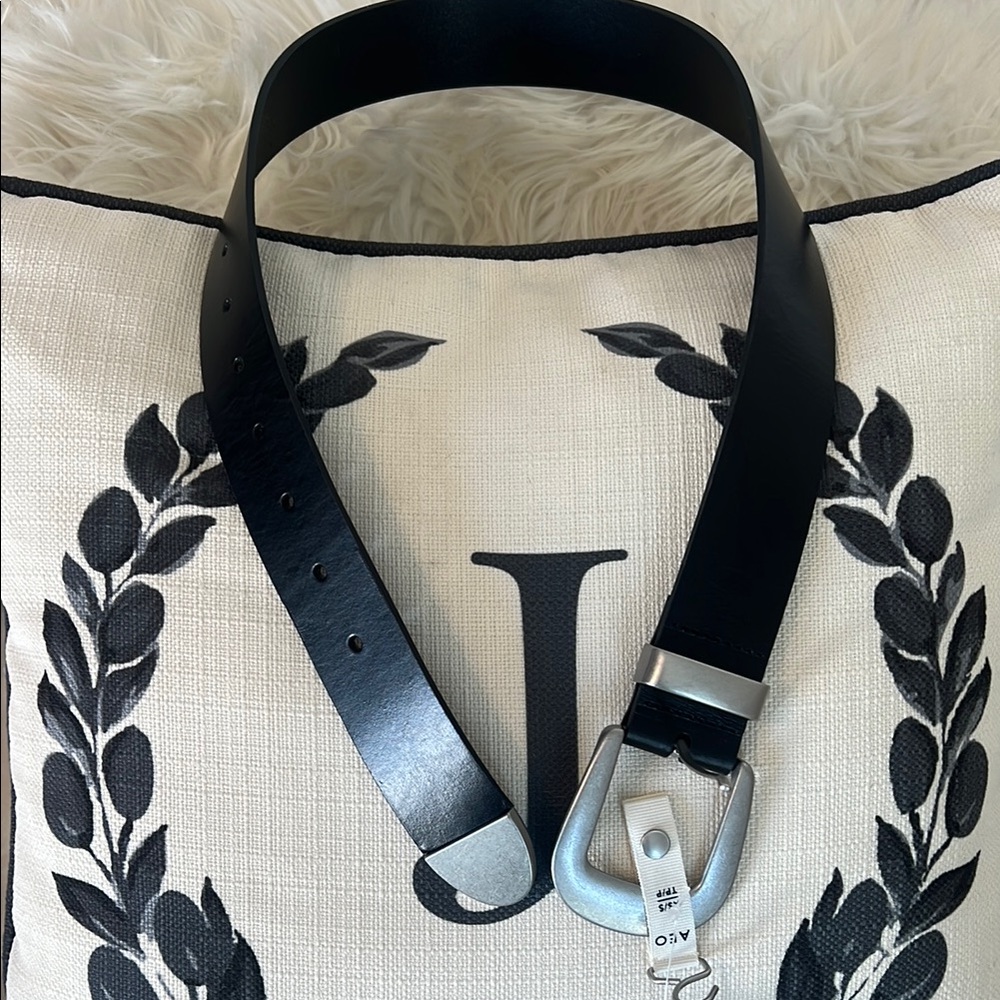 NWT American Eagle Outfitters Black Belt Accessories Sleek Design NWT